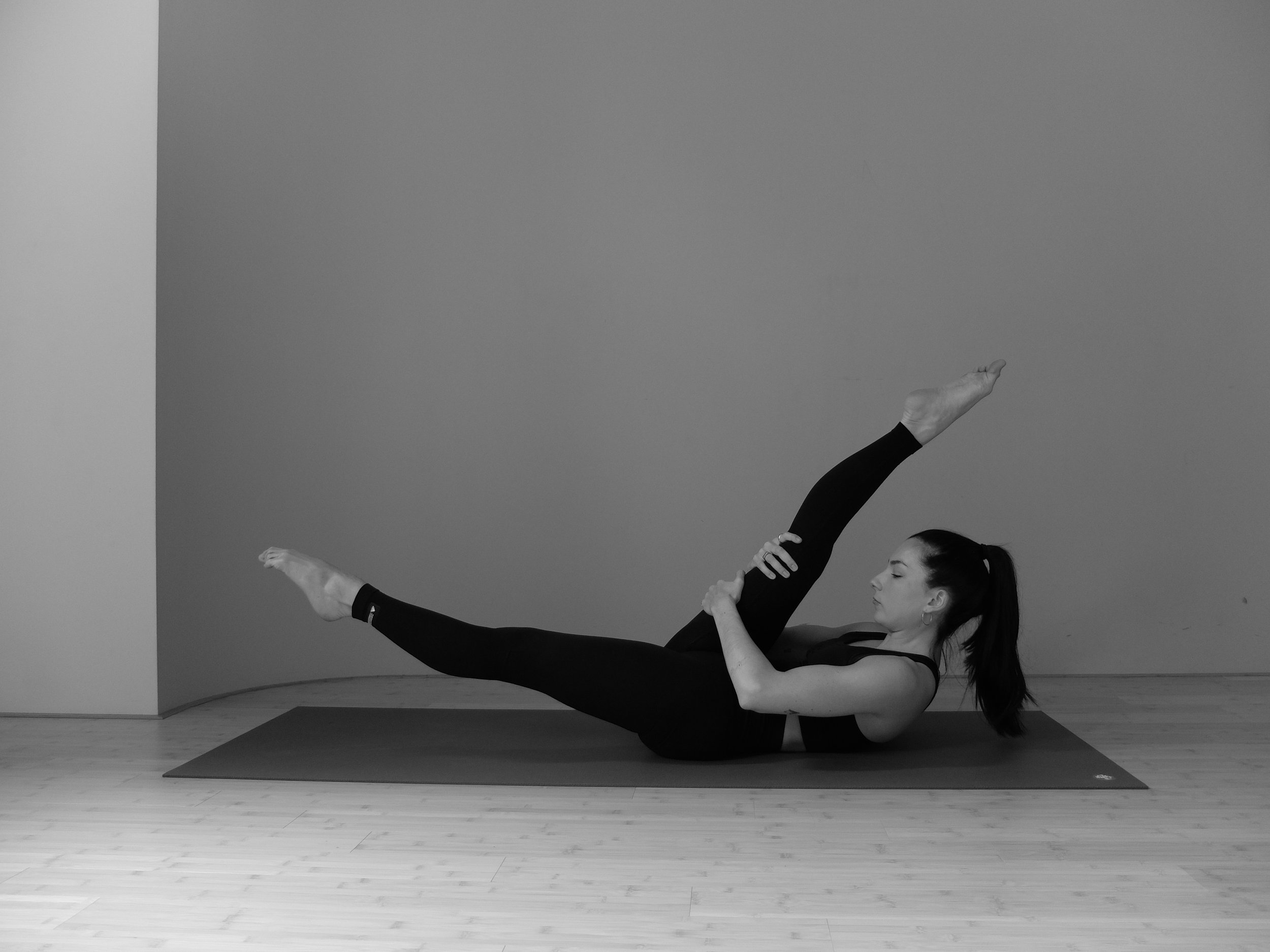 Pilates double leg stretch